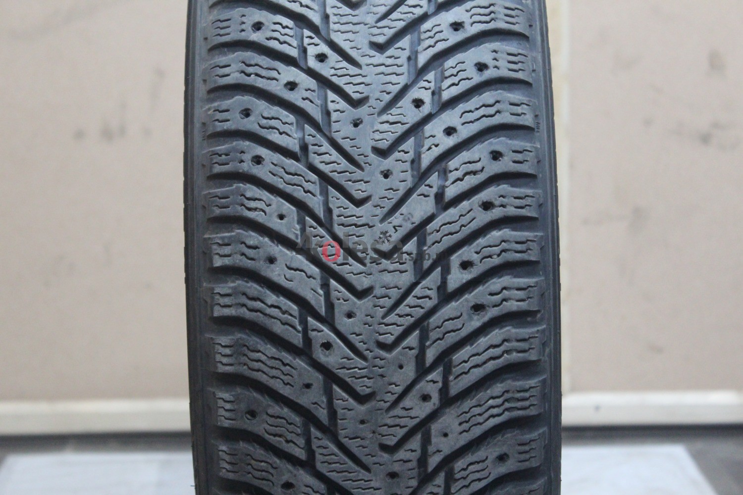 Зимние шипованные шины R16 205/60 Nokian Tyres Hakkapeliitta 8 бу (6-7 мм.) остаток шипов 0-25%