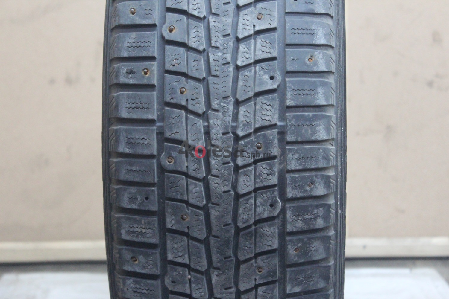 Зимние шипованные шины R18 235/55 Dunlop SP Winter ICE 01 бу (4-5 мм.) остаток шипов 25-49%