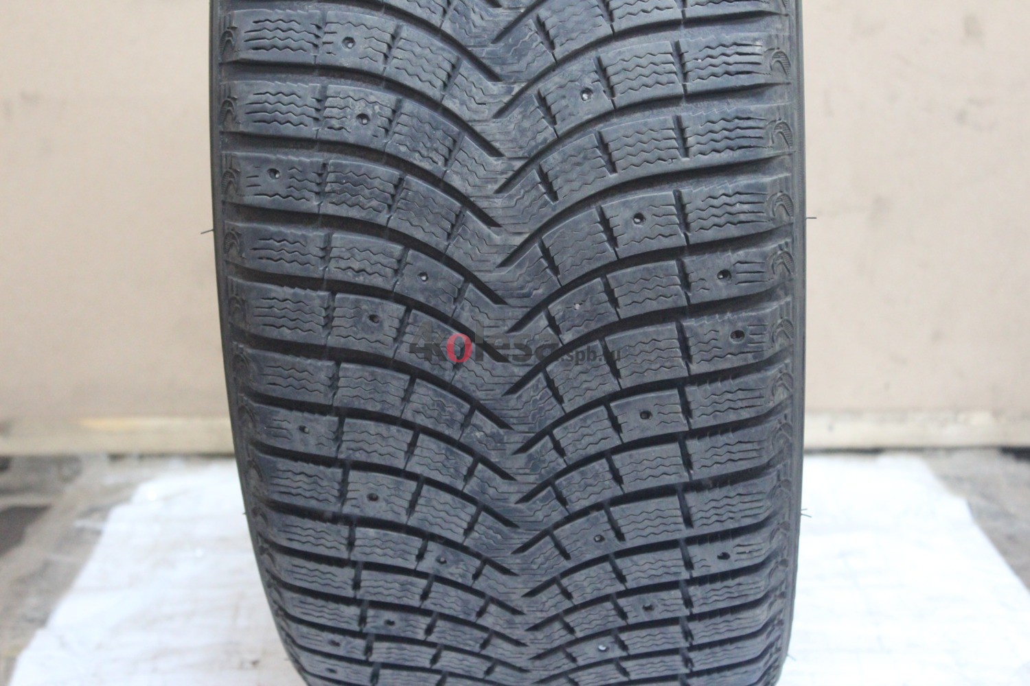 Зимние шипованные шины R21 295/40 Michelin Latitude X-Ice North 2 бу (4-5 мм.) остаток шипов 0-25%