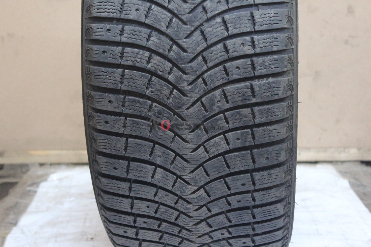 Зимние шипованные шины R21 295/40 Michelin Latitude X-Ice North 2 бу (6-7 мм.) остаток шипов 0-25%
