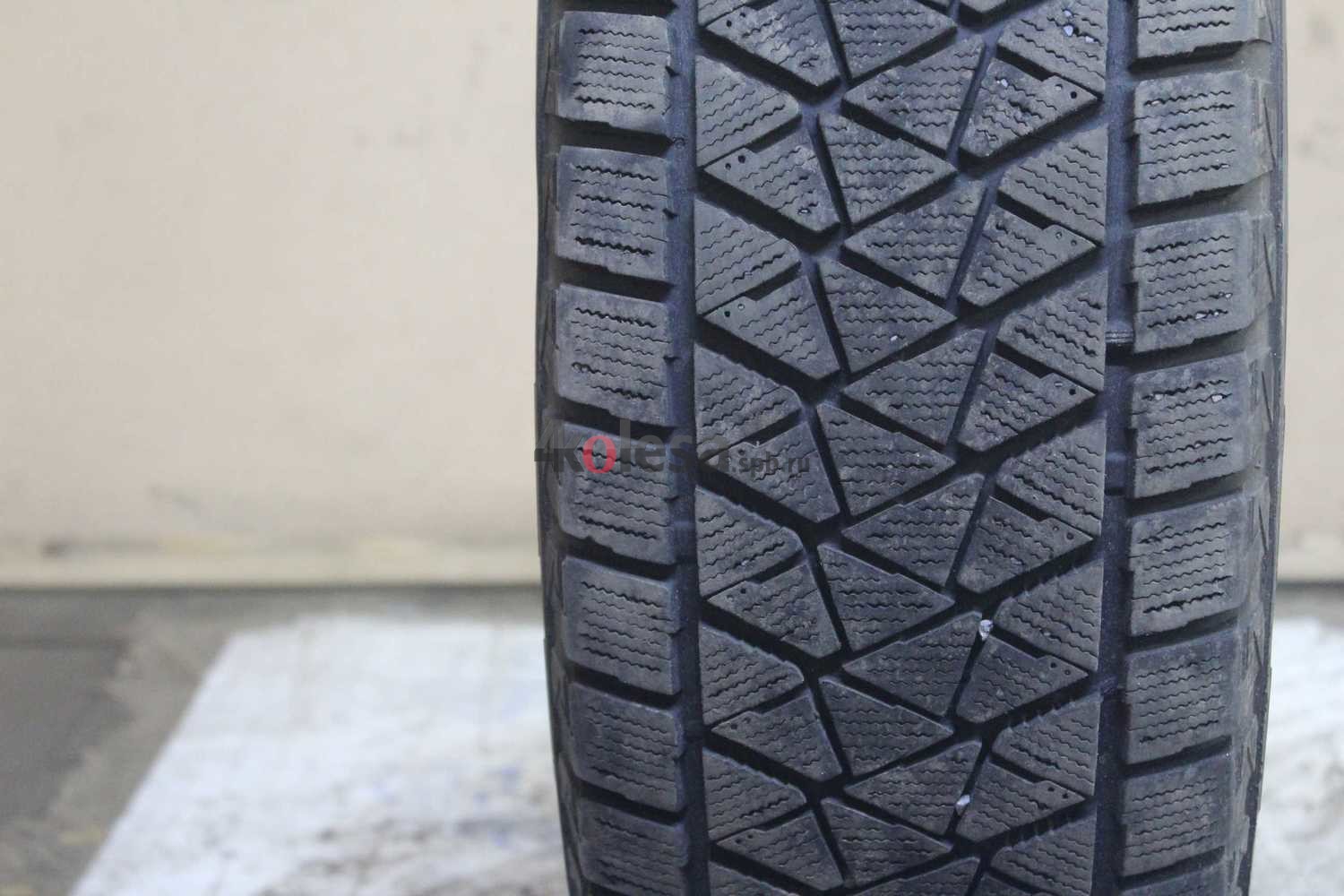 Зимние нешипованные шины R16 245/70 Bridgestone Blizzak DM-V2 бу Лип. (6-7 мм.)