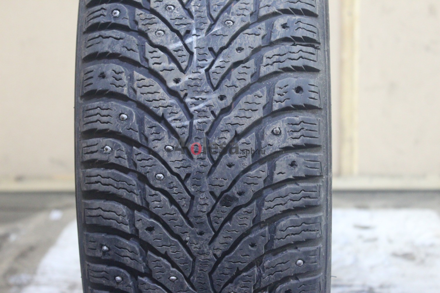 Зимние шипованные шины R17 215/55 Nokian Tyres Hakkapeliitta 9 бу (4-5 мм.) остаток шипов 25-49%