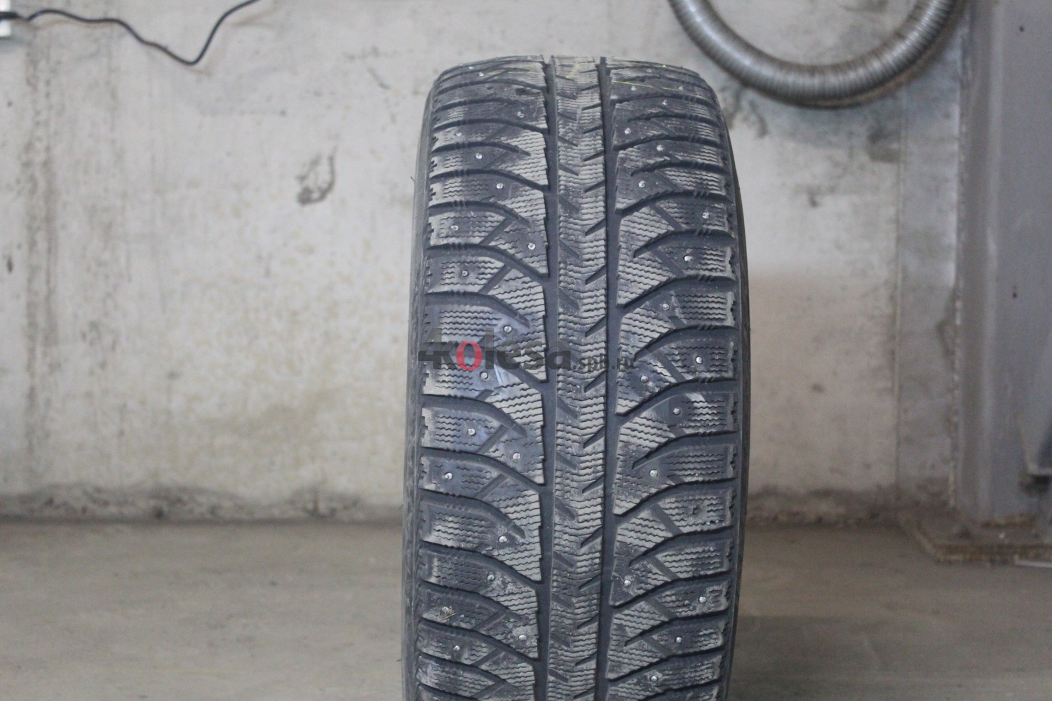 Зимние шипованные шины R18 245/40 Bridgestone Ice Cruiser 7000 бу (6-7 мм.) остаток шипов 70-100%