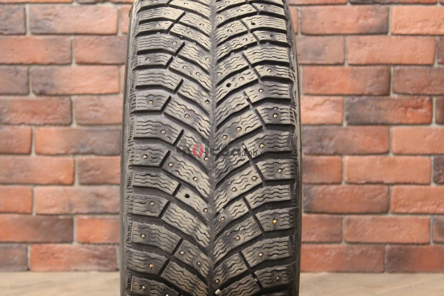 Зимние шипованные шины R16 225/55 Michelin X-Ice North 4 бу (4-5 мм.) остаток шипов 70-100%