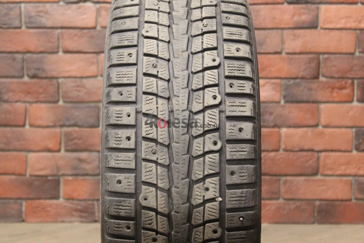 Зимние шипованные шины R17 215/50 Dunlop SP Winter ICE 01 бу (4-5 мм.) остаток шипов 25-49%