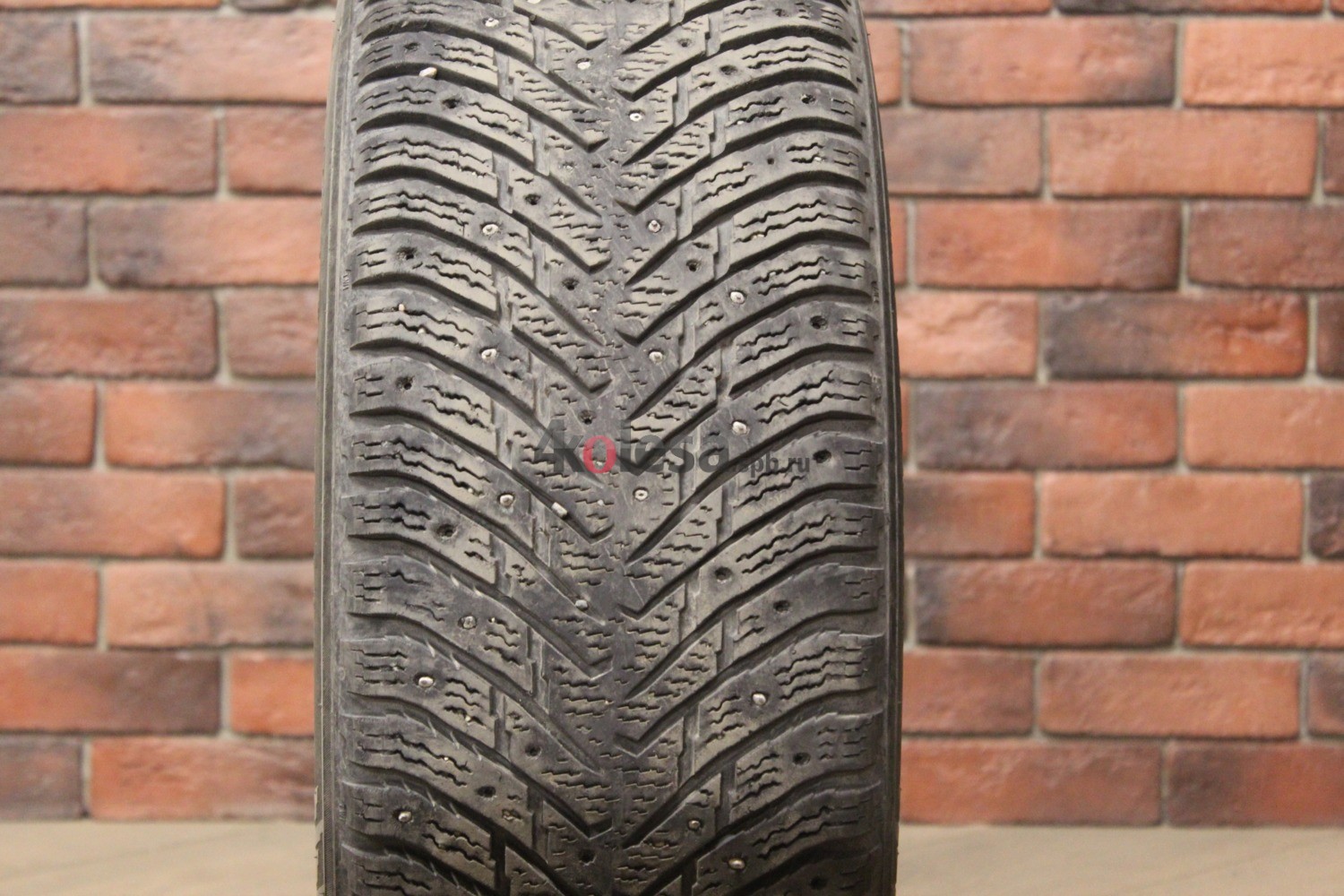 Зимние шипованные шины R17 225/55 Nokian Tyres Hakkapeliitta 8 бу (4-5 мм.) остаток шипов 25-49%