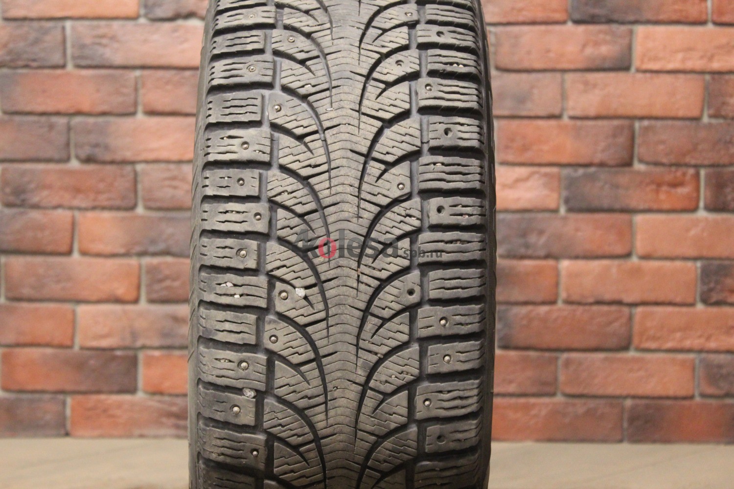 Зимние шипованные шины R17 235/55 Pirelli Winter Carving Edge бу (6-7 мм.) остаток шипов 50-69%