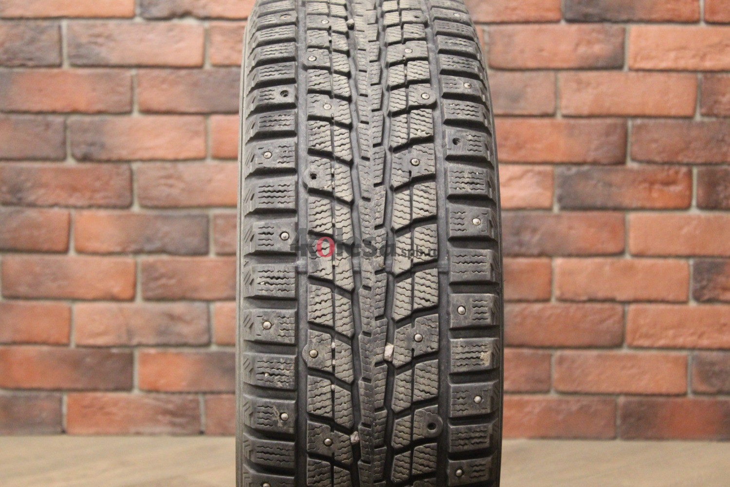 Зимние шипованные шины R15 205/65 Dunlop SP Winter ICE 01 бу (6-7 мм.) остаток шипов 70-100%