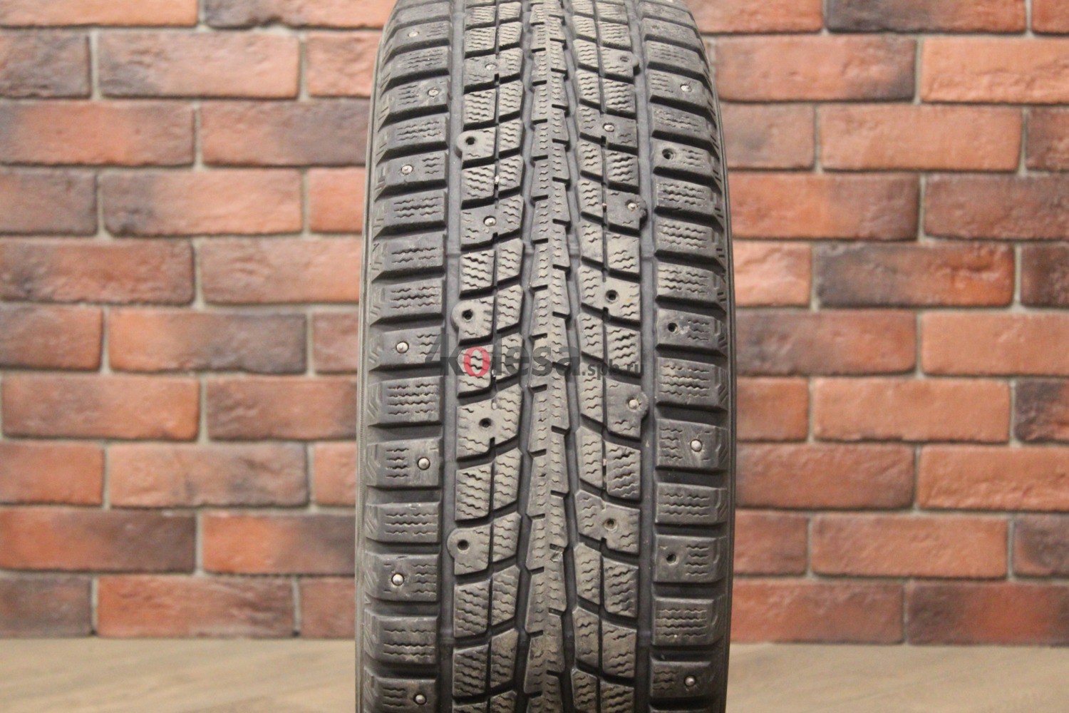 Зимние шипованные шины R16 205/65 Dunlop SP Winter ICE 01 бу (6-7 мм.) остаток шипов 50-69%