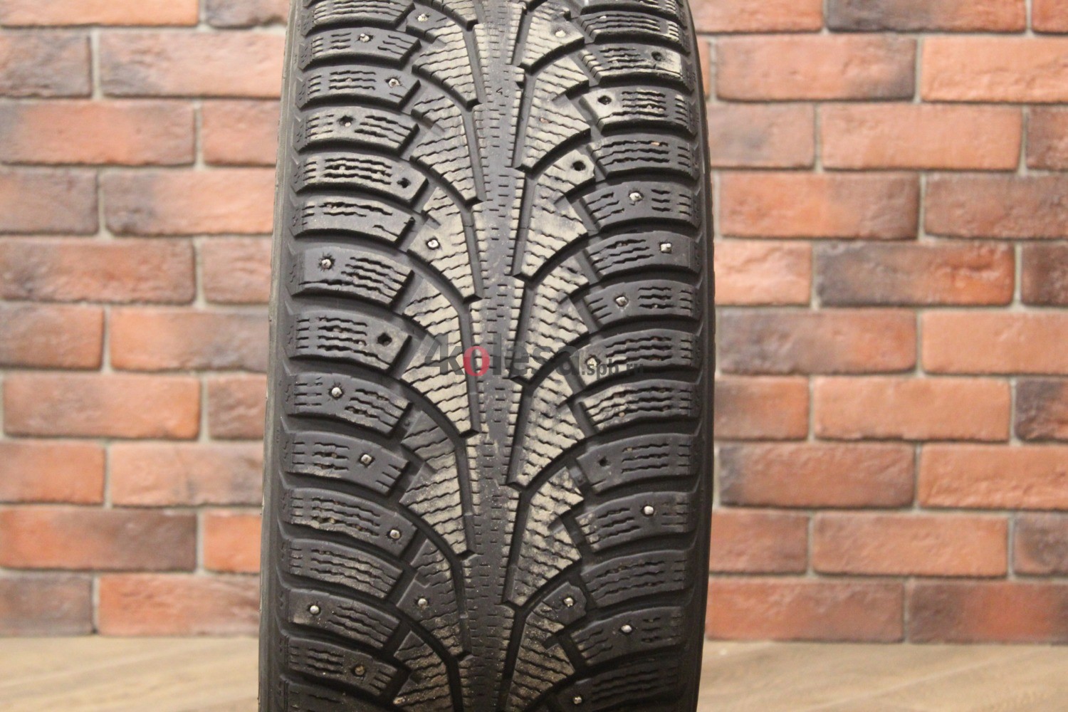 Зимние шипованные шины R17 235/55 Nokian Tyres Hakkapeliitta 5 бу (6-7 мм.) остаток шипов 50-69%