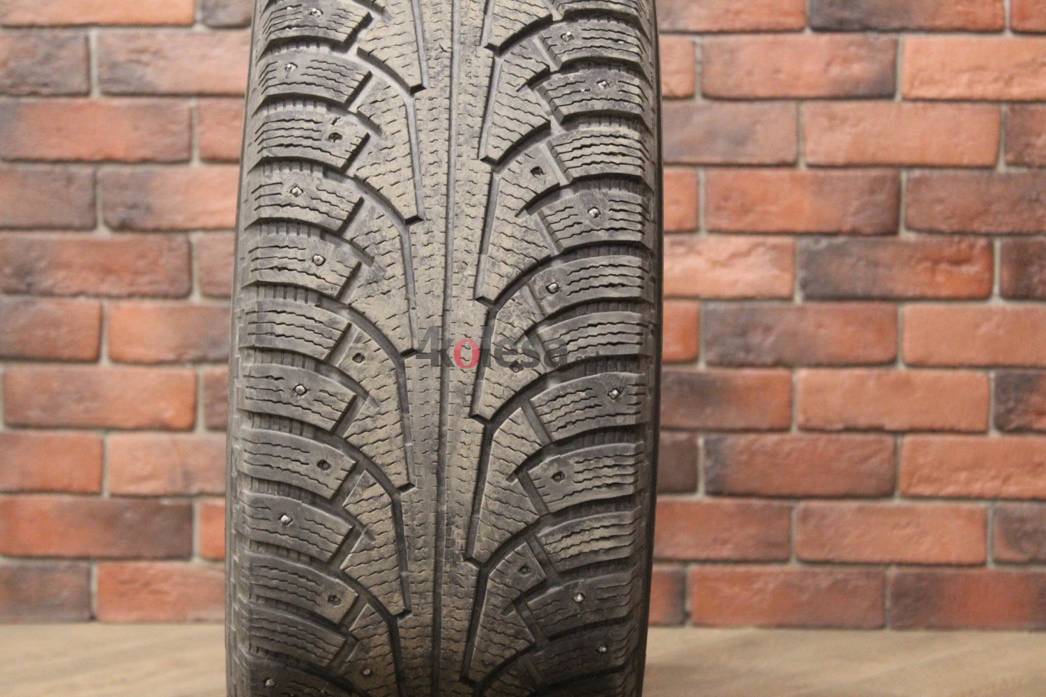 Зимние шипованные шины R17 245/65 Nokian Tyres Nordman 5 бу (6-7 мм.) остаток шипов 50-69%
