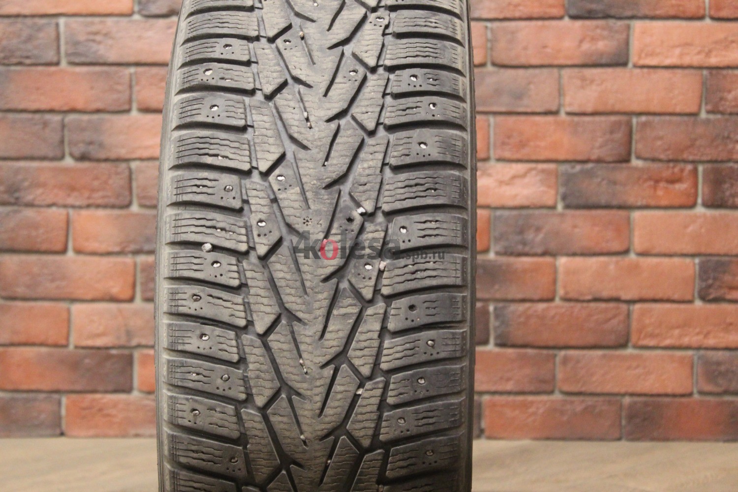 Зимние шипованные шины R17 235/55 Nokian Tyres Hakkapeliitta 7 бу (6-7 мм.) остаток шипов 0-25%