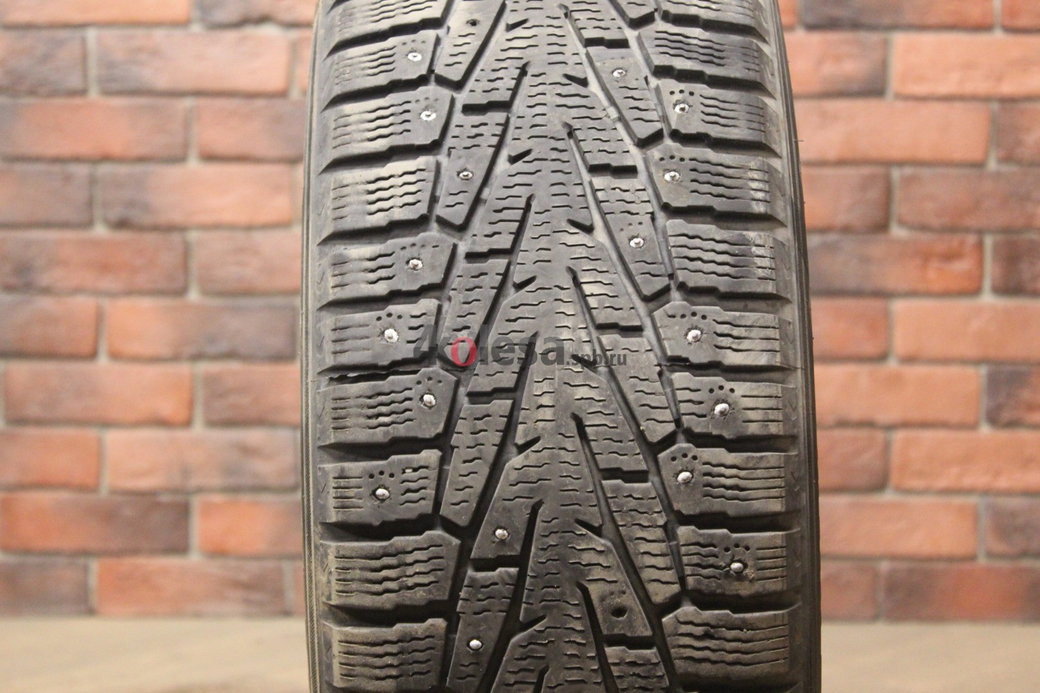 Зимние шипованные шины R17 225/60 Nokian Tyres Nordman 7 бу (6-7 мм.) остаток шипов 70-100%