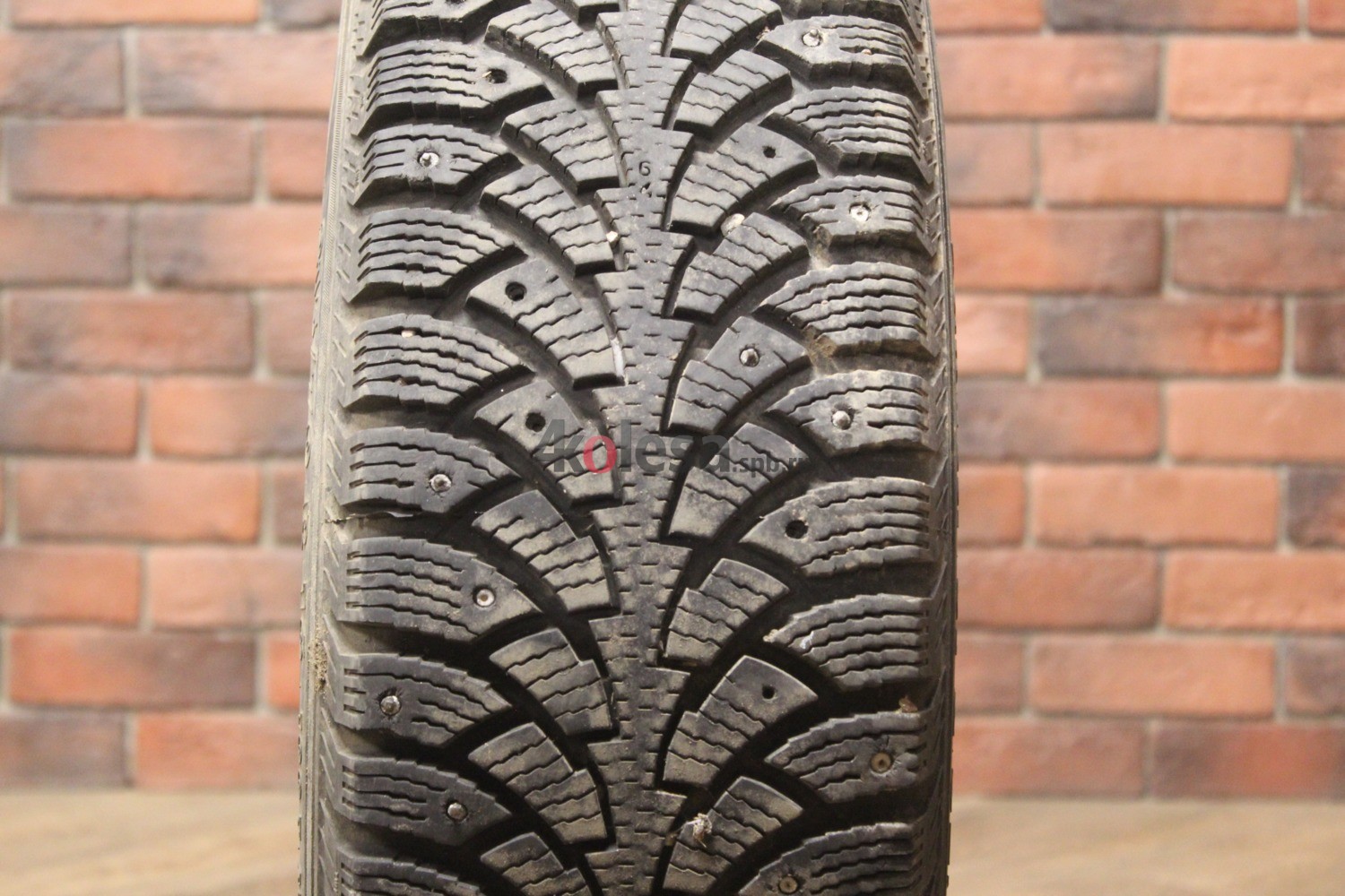 Зимние шипованные шины R16 215/70 Nokian Tyres Nordman бу (6-7 мм.) остаток шипов 50-69%