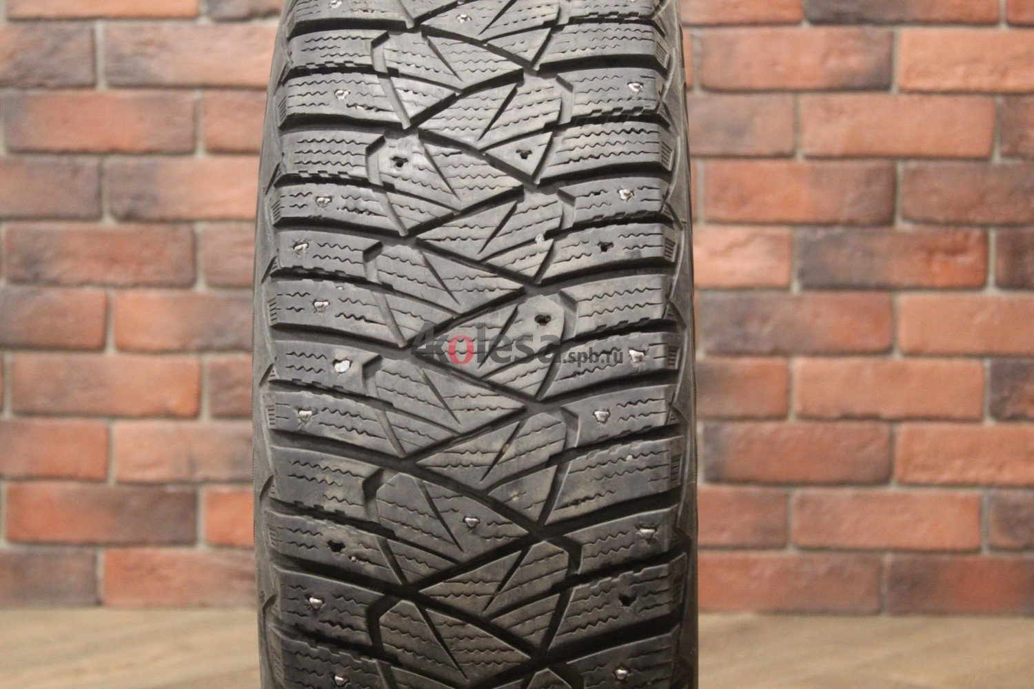 Зимние шипованные шины R16 215/65 Dunlop Ice Touch бу (8-9 мм.) остаток шипов 70-100%