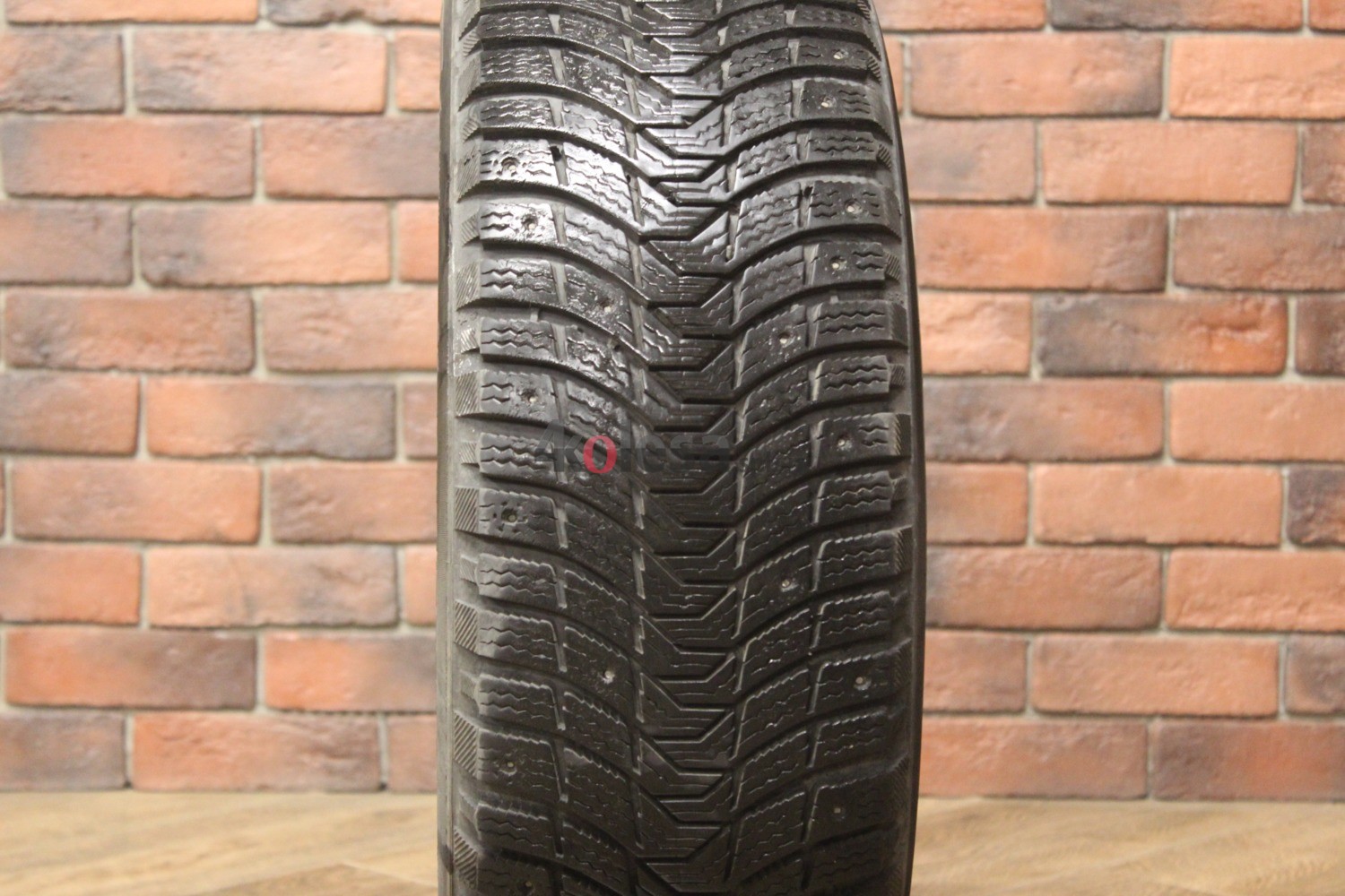 Зимние шипованные шины R16 215/65 Michelin X-Ice North 3 бу (6-7 мм.) остаток шипов 0-25%
