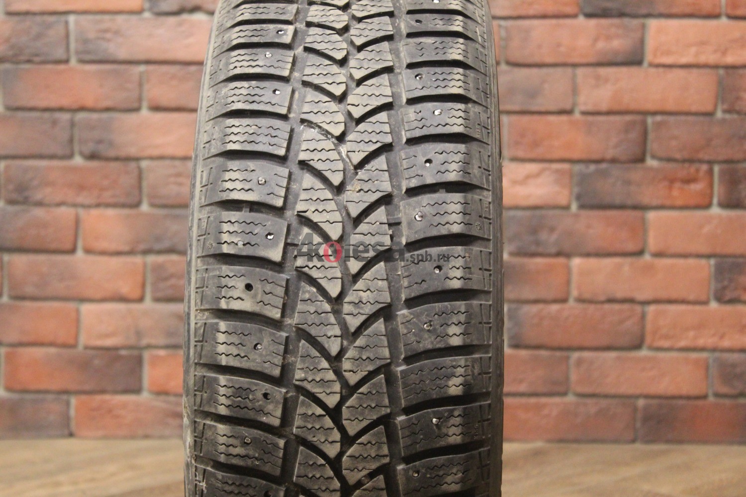 Зимние шипованные шины R17 215/55 Tigar Sigura Stud бу (4-5 мм.) остаток шипов 25-49%