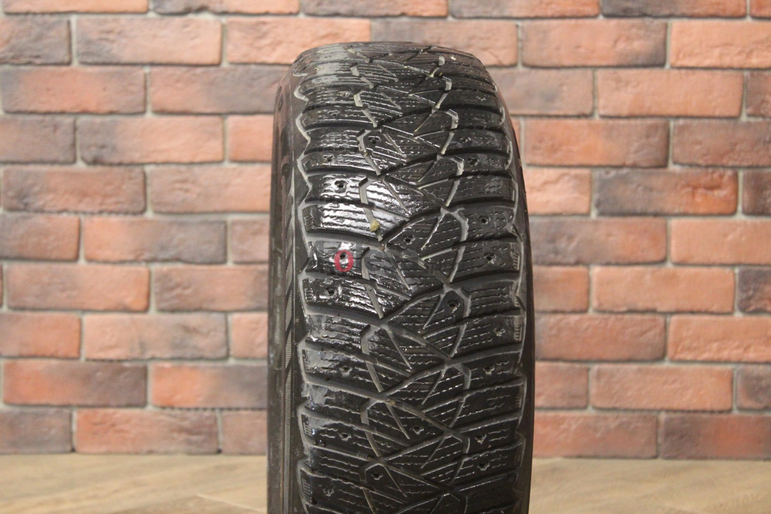 Зимние шипованные шины R14 185/65 Dunlop Ice Touch бу (6-7 мм.) остаток шипов 0-25%