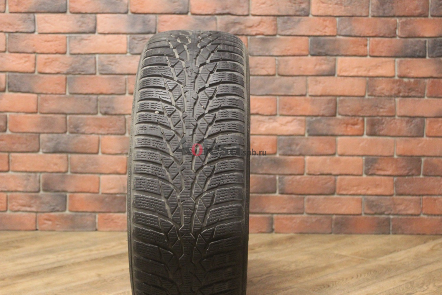 Зимние нешипованные шины R16 215/60 Nokian Tyres WR D4 бу Лип. (4-5 мм.)