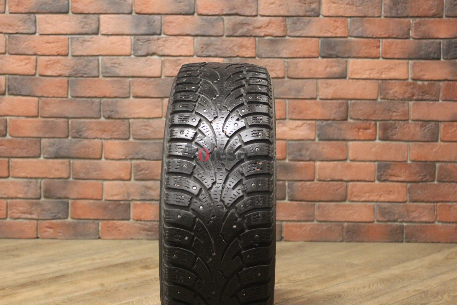Зимние шипованные шины R15 185/60 Bridgestone Noranza2 бу (4-5 мм.) остаток шипов 25-49%