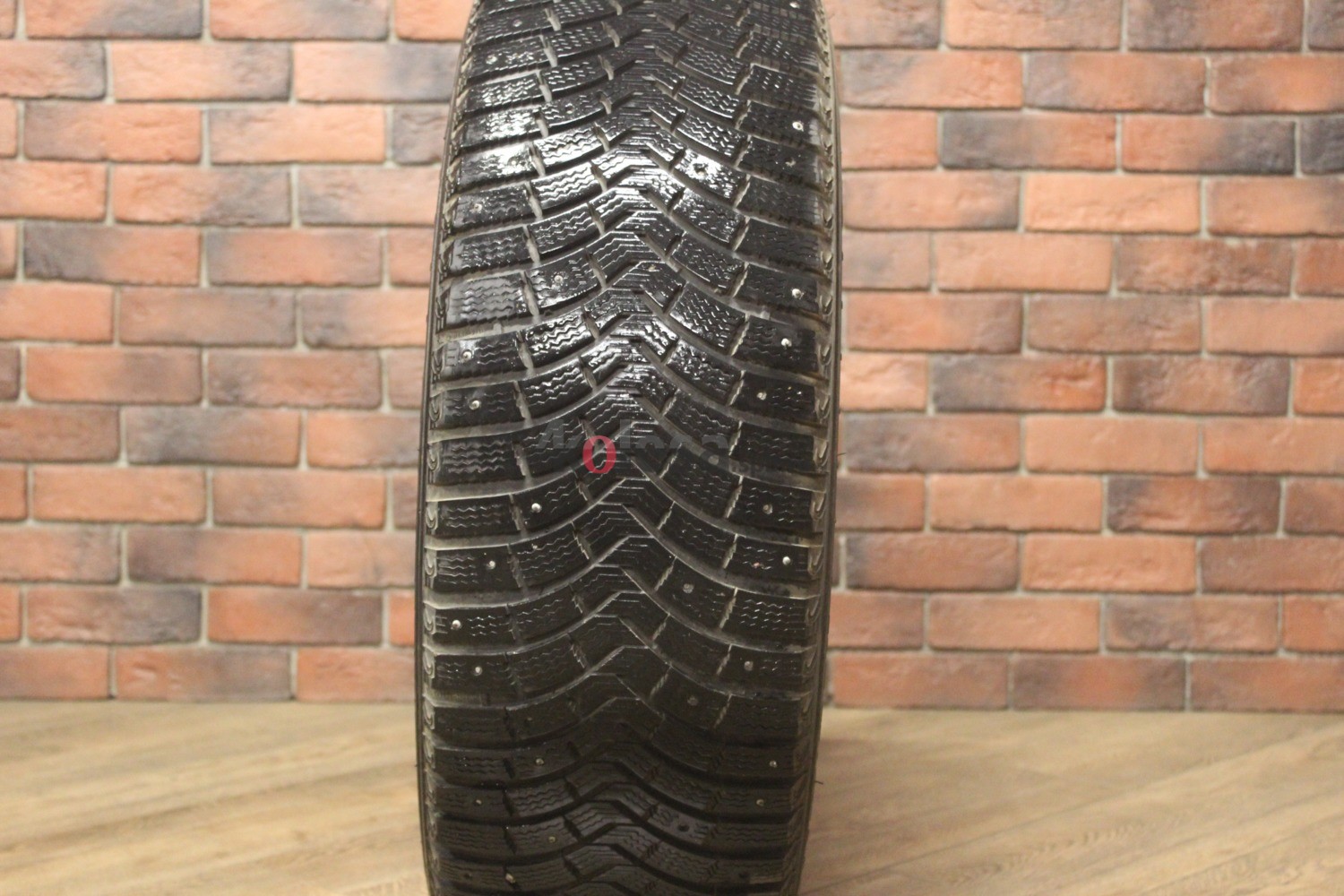 Зимние шипованные шины R17 265/65 Michelin Latitude X-Ice North бу (6-7 мм.) остаток шипов 25-49%