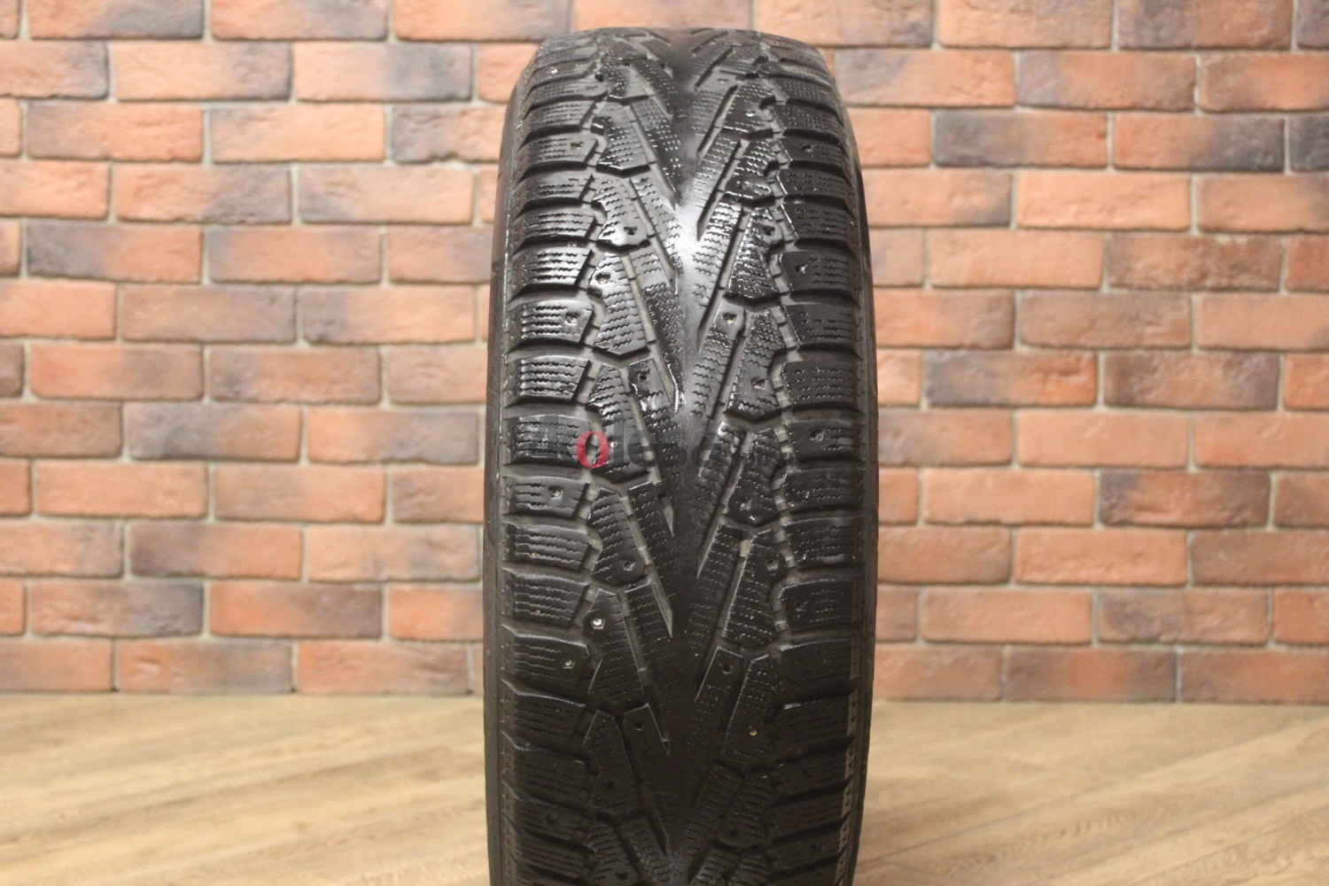 Зимние шипованные шины R17 225/60 Pirelli Ice Zero RFT бу (4-5 мм.) остаток шипов 0-25%