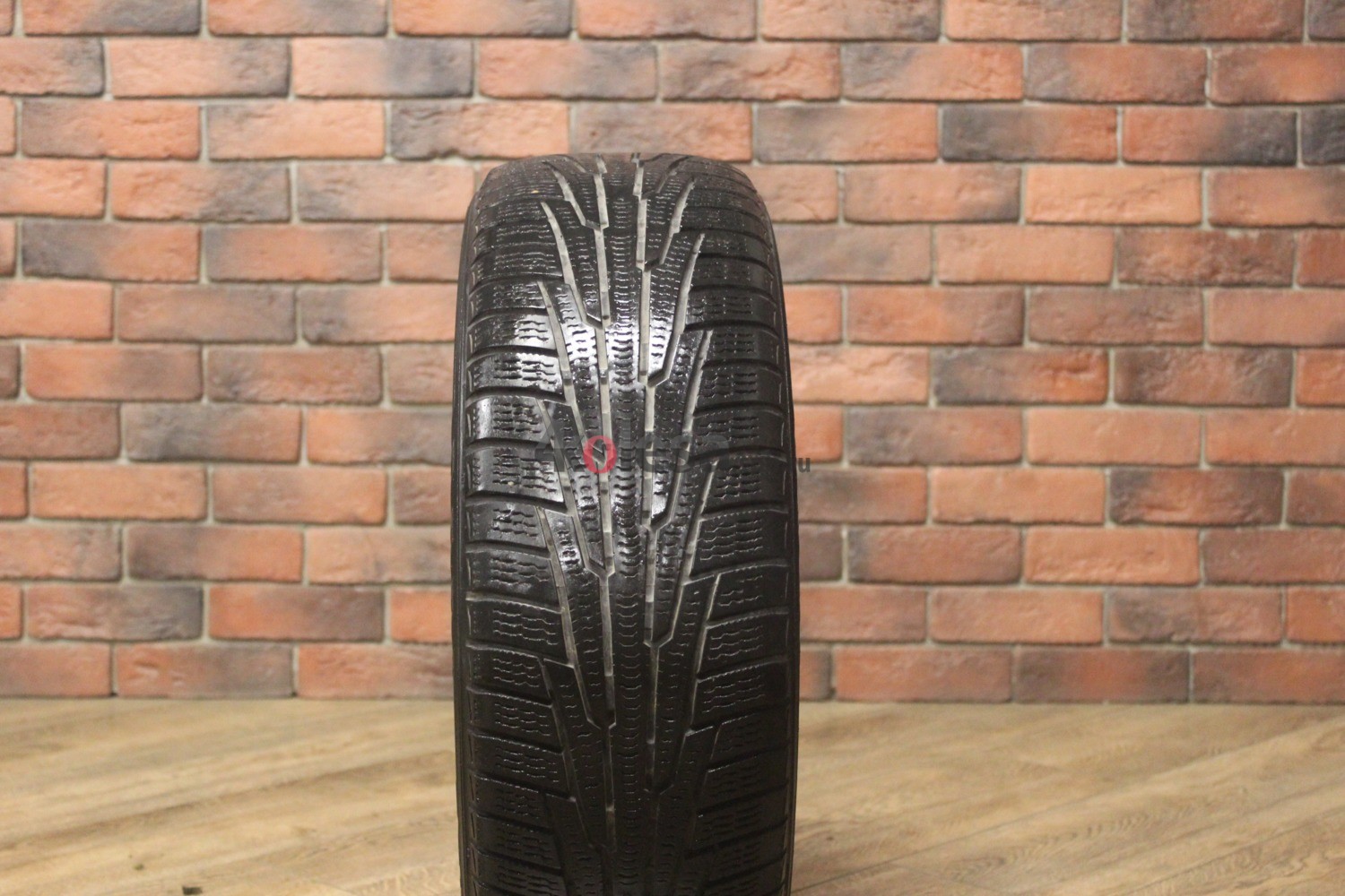 Зимние нешипованные шины R15 195/60 Nokian Tyres Hakkapeliitta R бу Лип. (4-5 мм.)