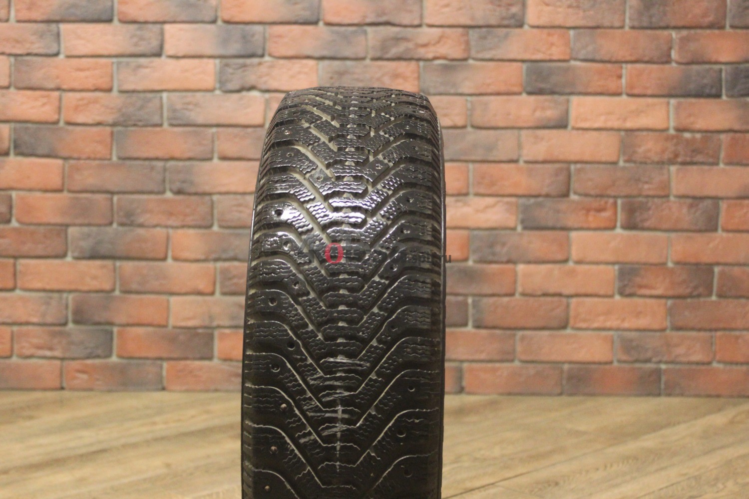 Зимние шипованные шины R15 175/65 Goodyear Ultra Grip 500 бу (6-7 мм.) остаток шипов 0-25%