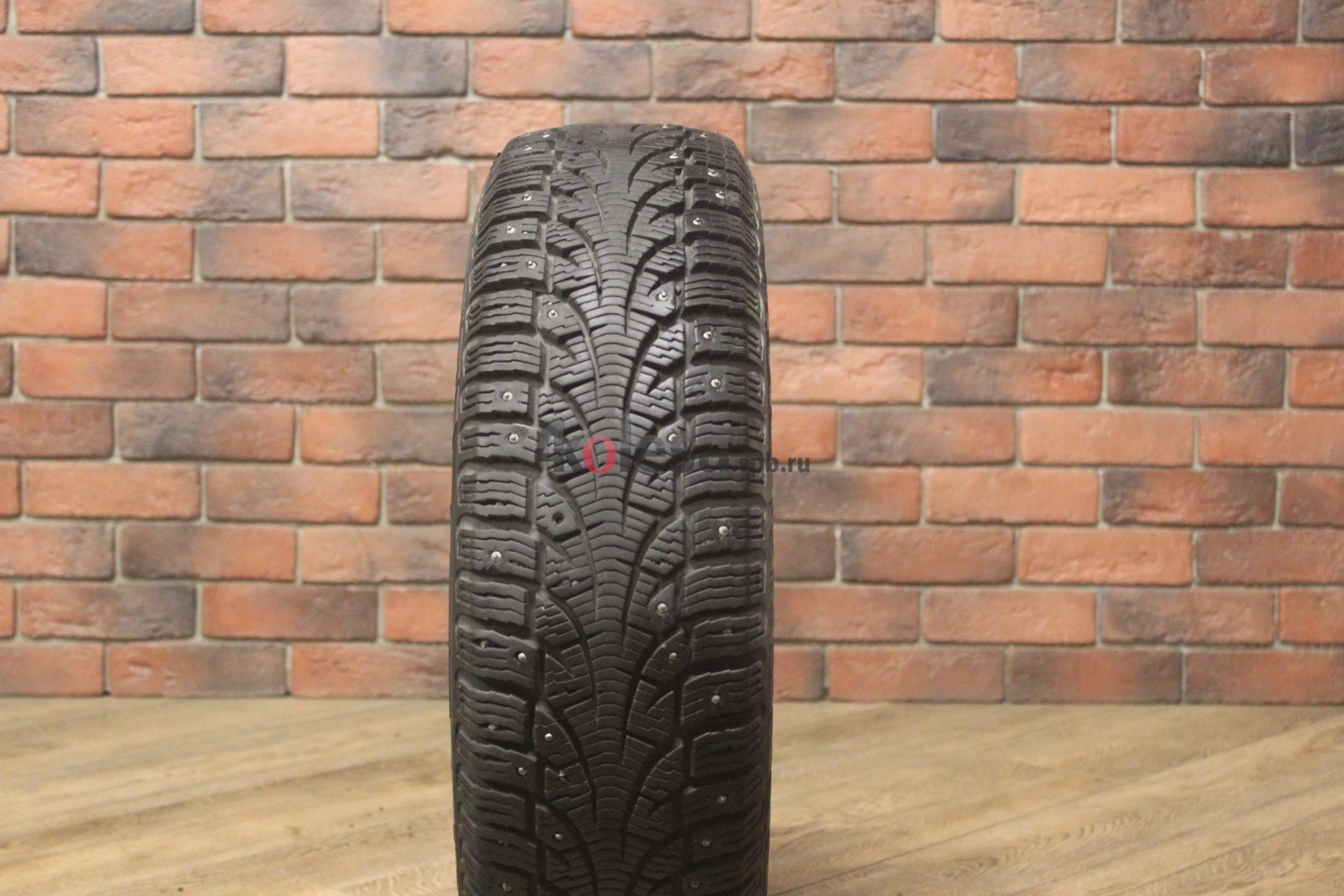 Зимние шипованные шины R15 185/65 Pirelli Winter Carving Edge бу (6-7 мм.) остаток шипов 70-100%
