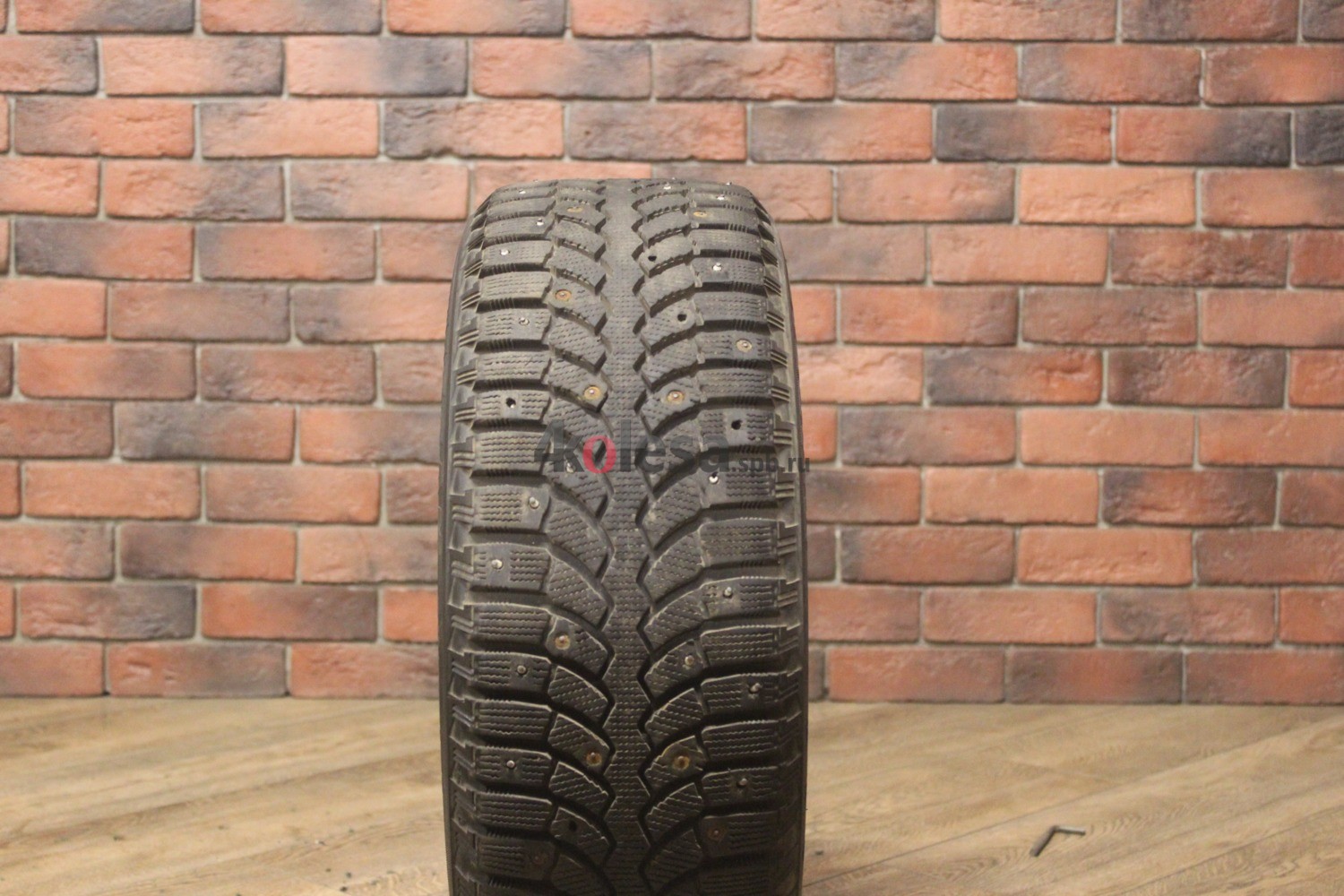 Зимние шипованные шины R15 195/55 Bridgestone Blizzak Spike-01 бу (6-7 мм.) остаток шипов 70-100%
