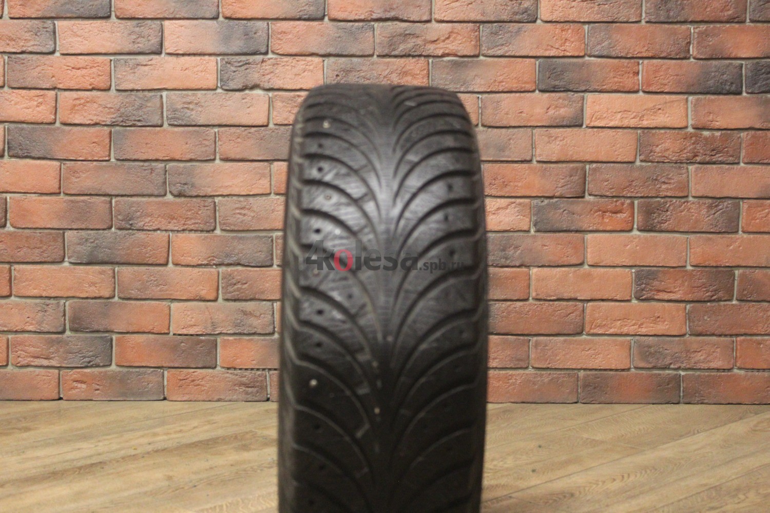 Зимние шипованные шины R15 195/60 Goodyear Ultra Grip Extreme бу (4-5 мм.) остаток шипов 0-25%