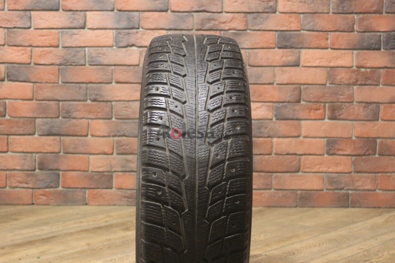 Зимние шипованные шины R15 195/65 Michelin X-Ice North бу (4-5 мм.) остаток шипов 0-25%