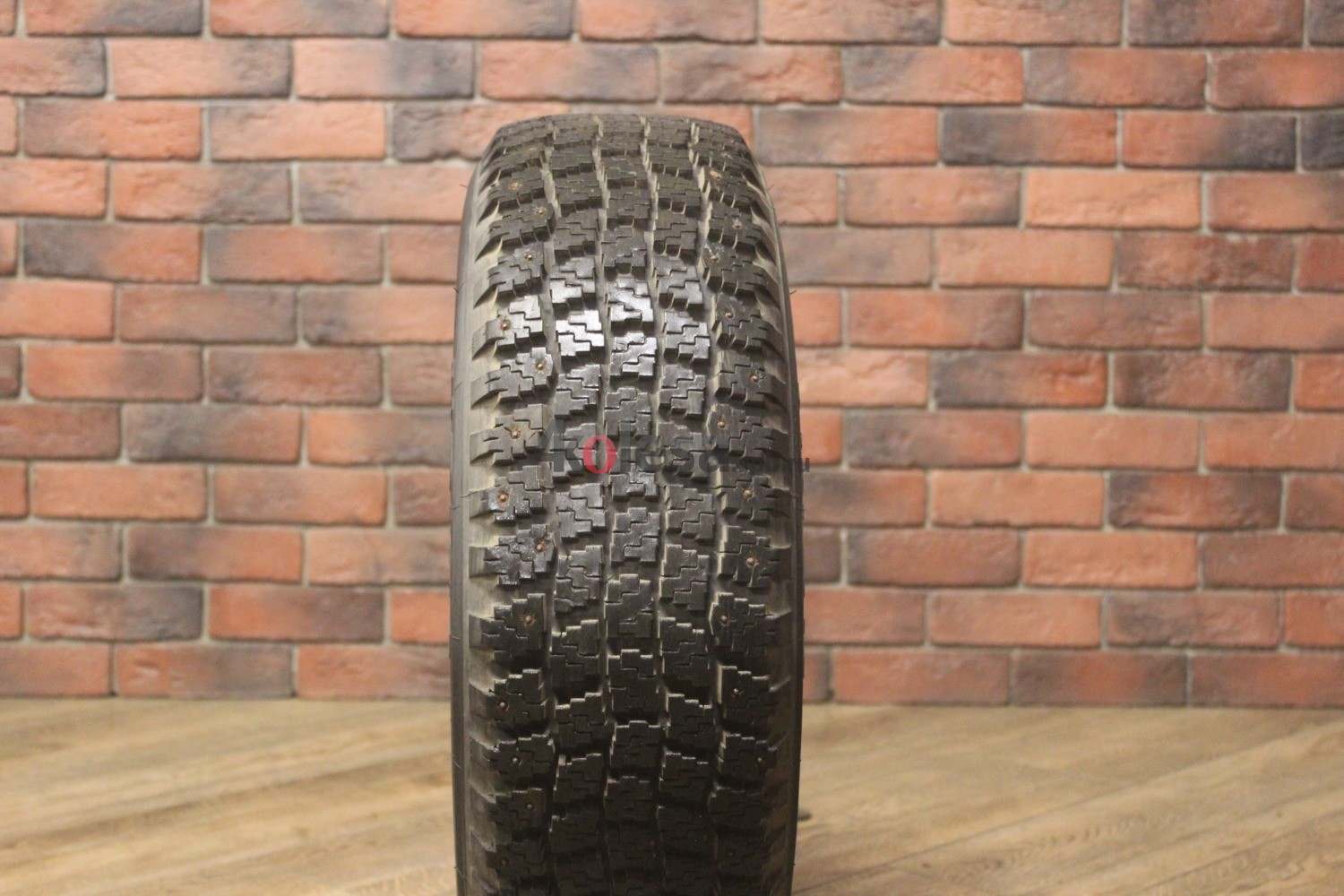 Зимние шипованные шины R15 195/65 Nokian Tyres Hakkapeliitta 10 бу (8-9 мм.) остаток шипов 70-100%