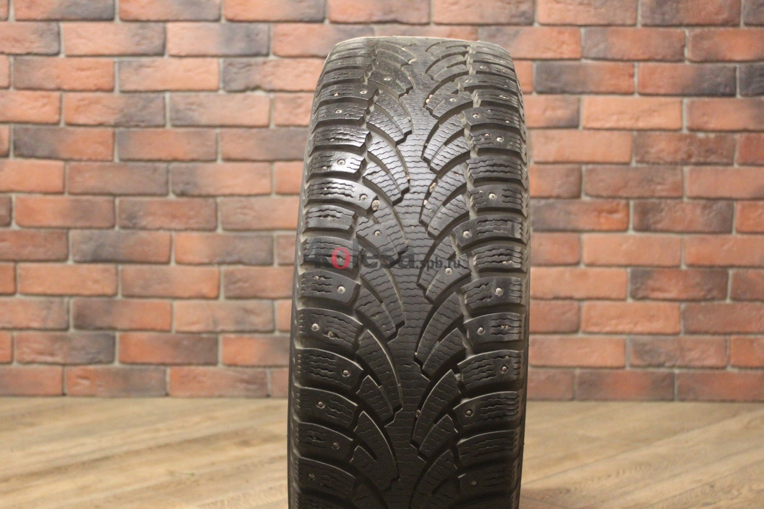 Зимние шипованные шины R15 215/65 Bridgestone Noranza 2 evo бу (6-7 мм.) остаток шипов 70-100%