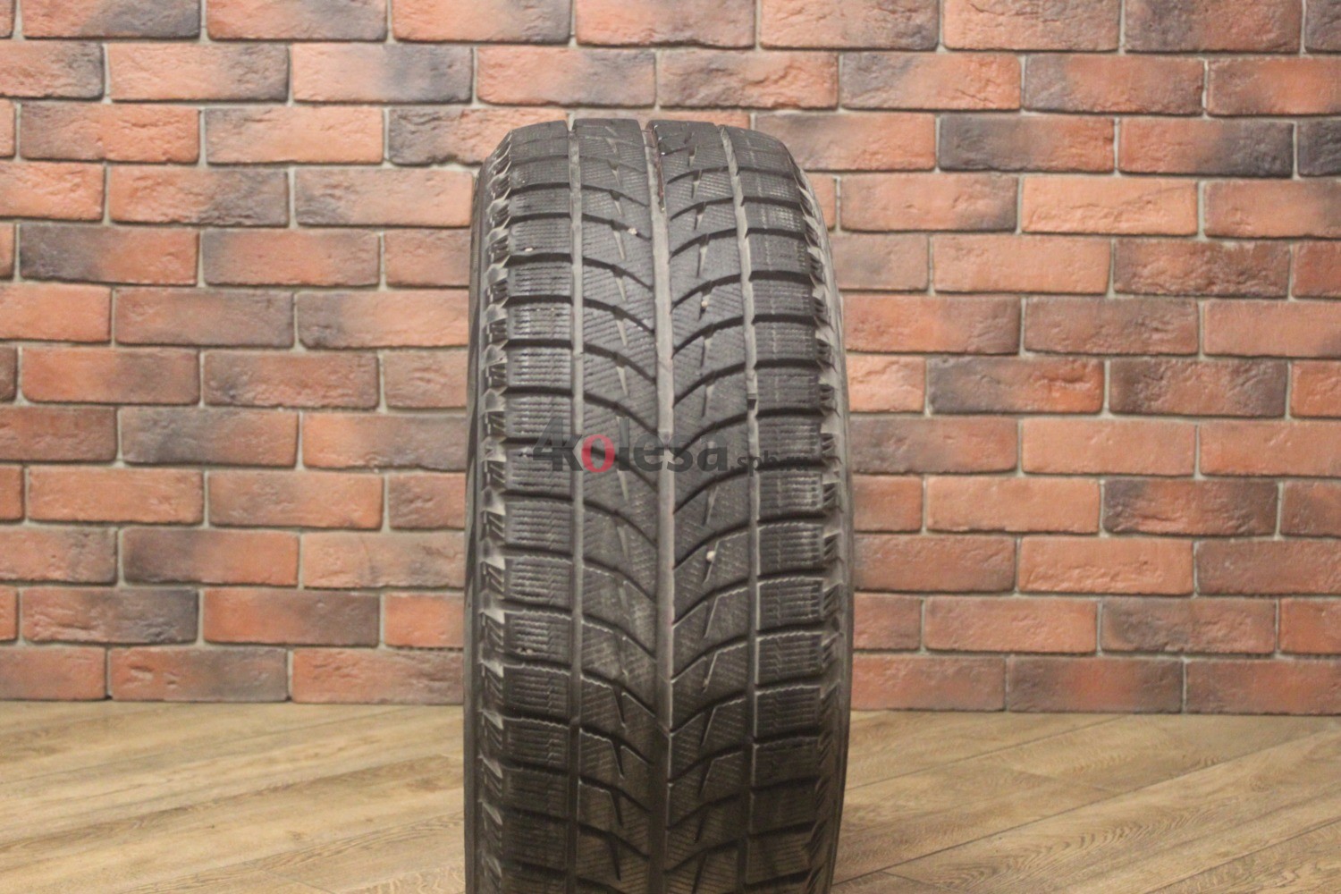 Зимние нешипованные шины R16 215/55 Bridgestone Blizzak WS-60 бу Лип. (8-9 мм.)