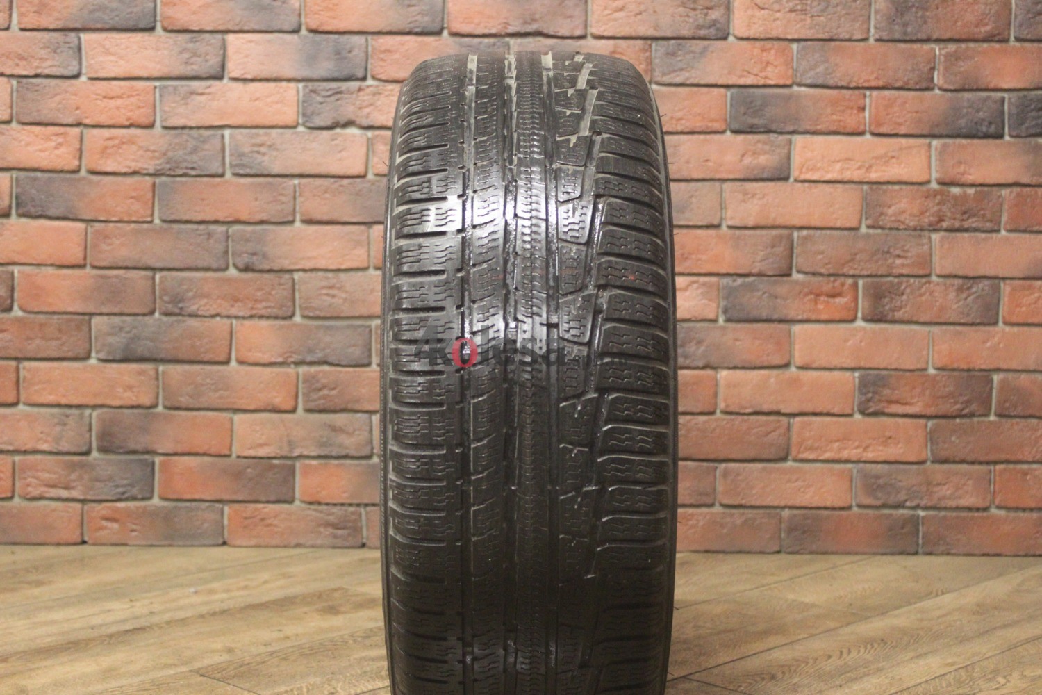 Зимние нешипованные шины R16 235/60 Nokian Tyres WR A3 бу Лип. (4-5 мм.)