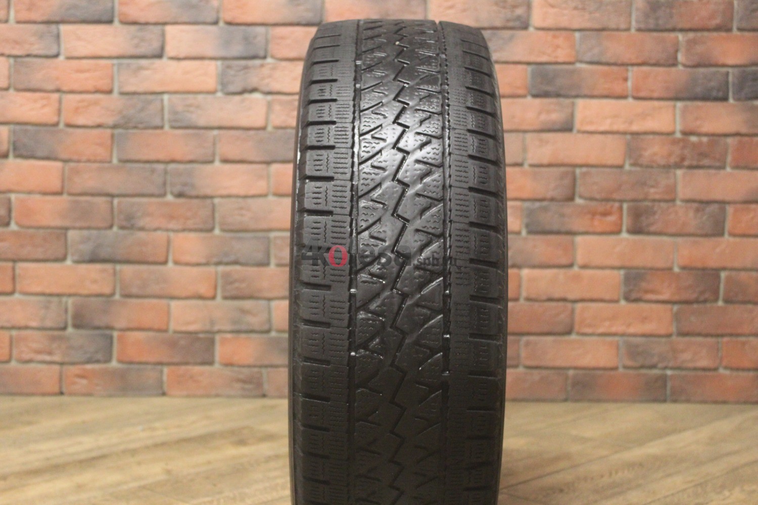Зимние нешипованные шины R16C 235/65 Bridgestone Blizzak W 995 бу Лип. (4-5 мм.)