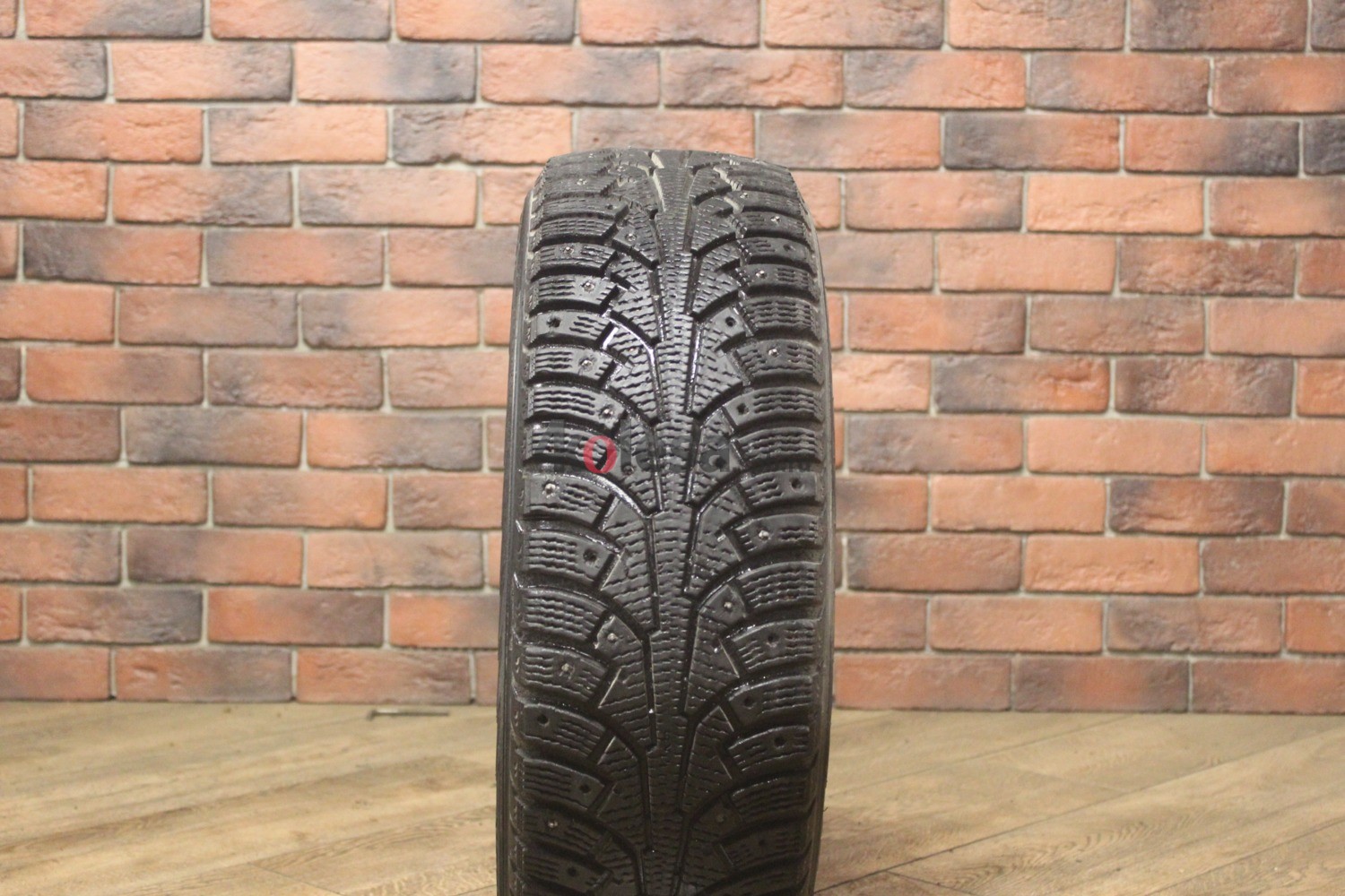 Зимние шипованные шины R16 195/55 Nokian Tyres Nordman 5 бу (6-7 мм.) остаток шипов 50-69%