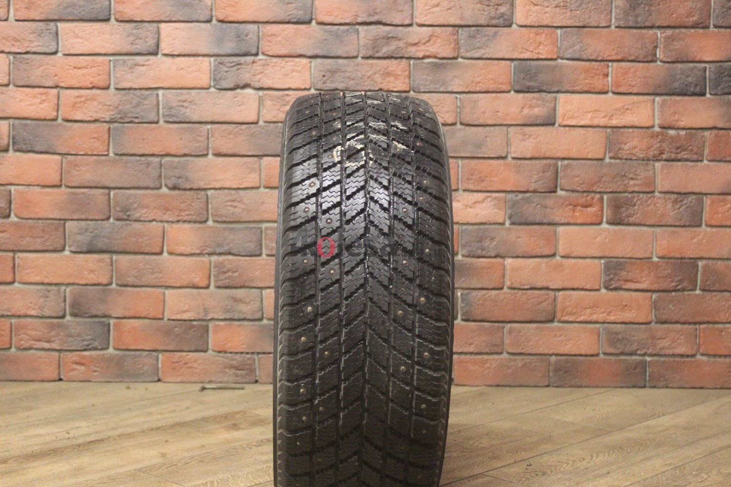 Зимние шипованные шины R16 205/50 Nokian Tyres NRS-T бу (6-7 мм.) остаток шипов 70-100%