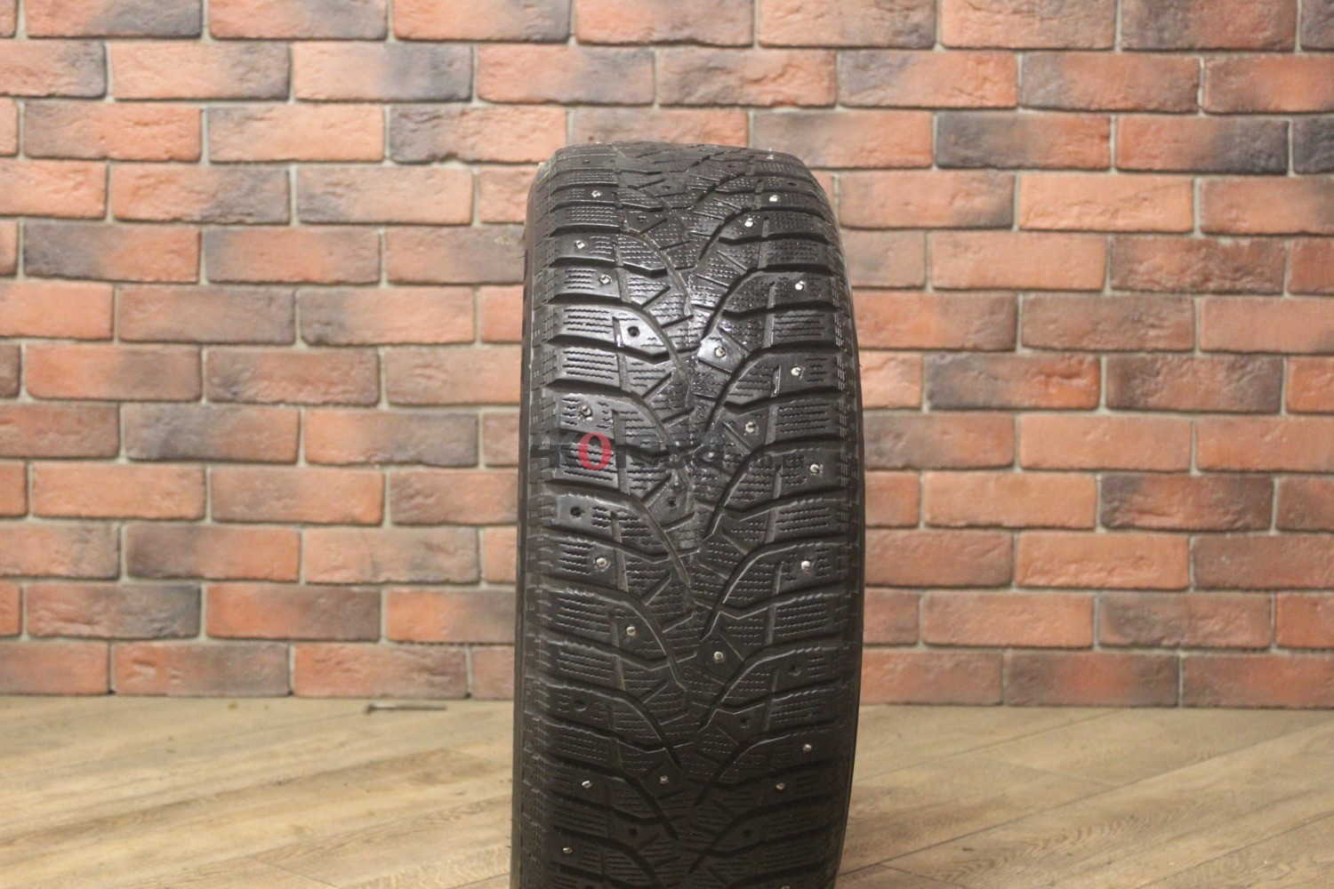 Зимние шипованные шины R16 205/55 Bridgestone Blizzak Spike-02 бу (6-7 мм.) остаток шипов 50-69%