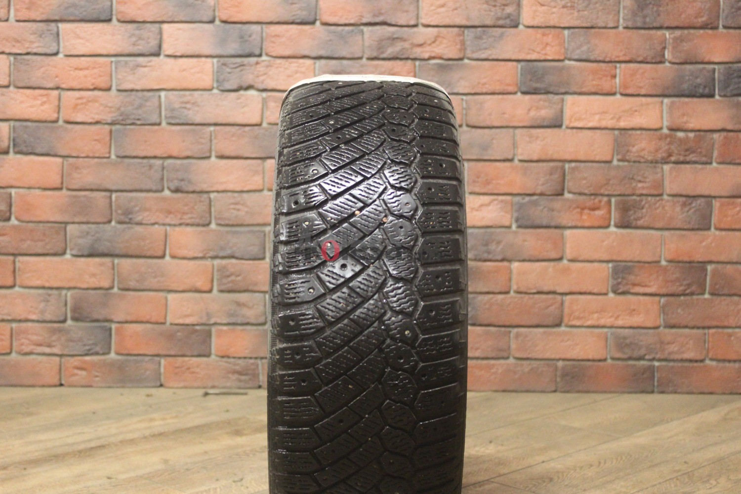 Зимние шипованные шины R16 205/55 Gislaved NordFrost 200 бу (4-5 мм.) остаток шипов 0-25%