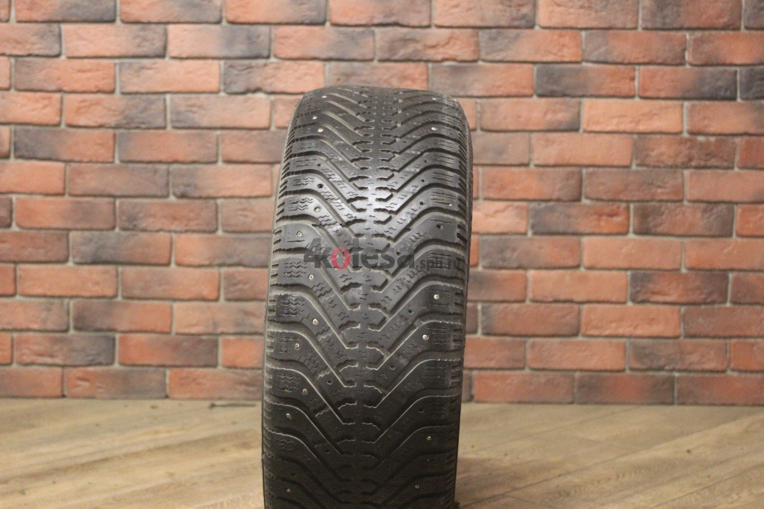 Зимние шипованные шины R16 205/55 Goodyear Ultra Grip 500 бу (4-5 мм.) остаток шипов 0-25%
