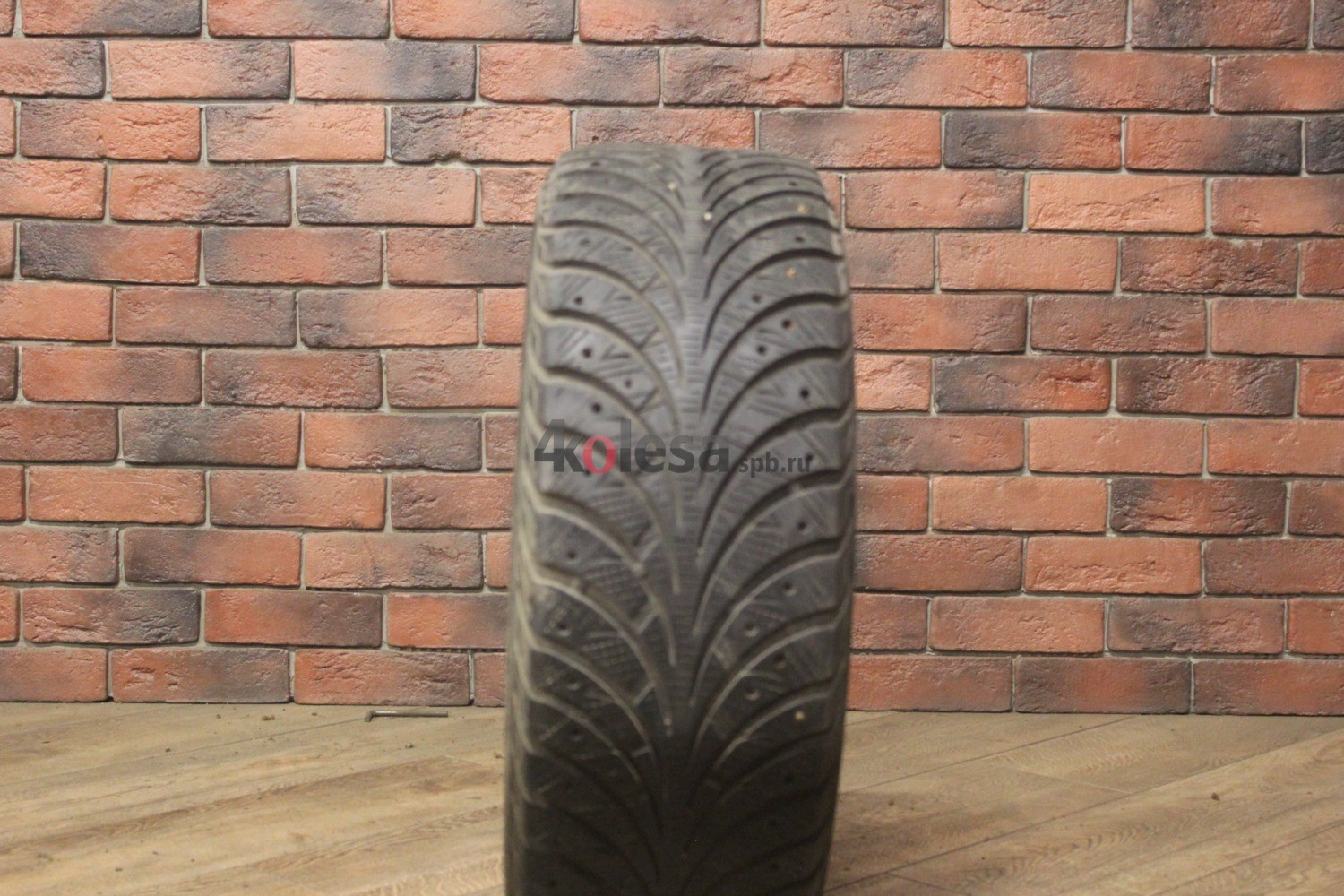 Зимние шипованные шины R16 205/55 Goodyear Ultra Grip Extreme бу (4-5 мм.) остаток шипов 0-25%