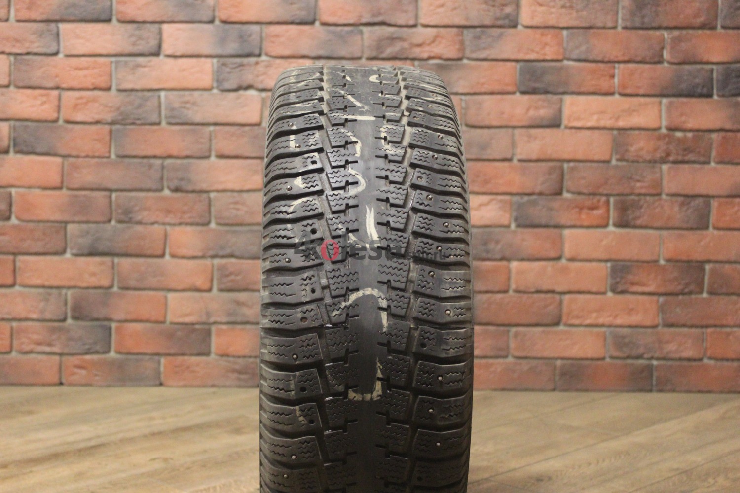 Зимние шипованные шины R16 205/55 Pirelli Winter 160 Plus бу (4-5 мм.) остаток шипов 25-49%