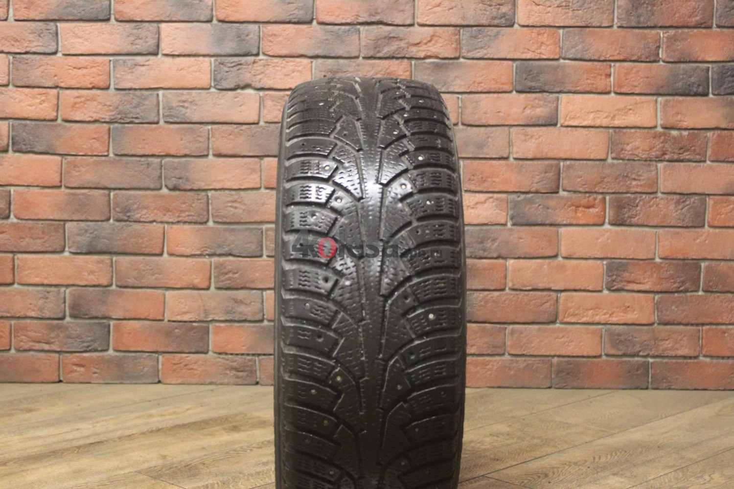 Зимние шипованные шины R16 205/55 Nokian Tyres Hakkapeliitta 5 RFT бу (4-5 мм.) остаток шипов 0-25%