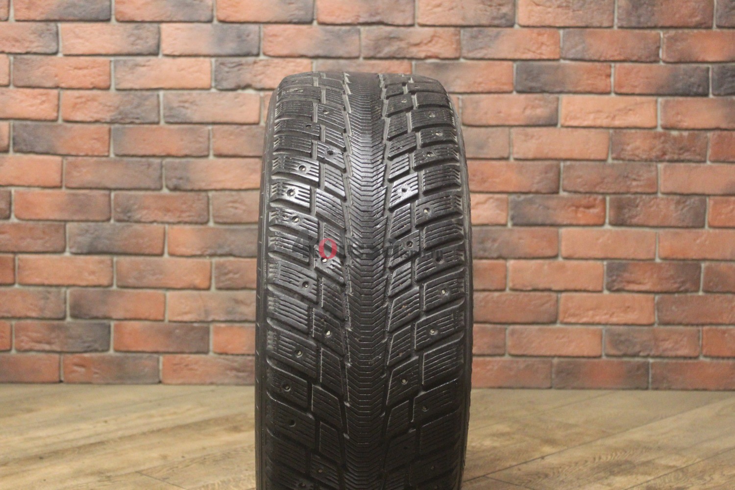 Зимние шипованные шины R16 205/55 Michelin Ivalo бу (4-5 мм.) остаток шипов 0-25%