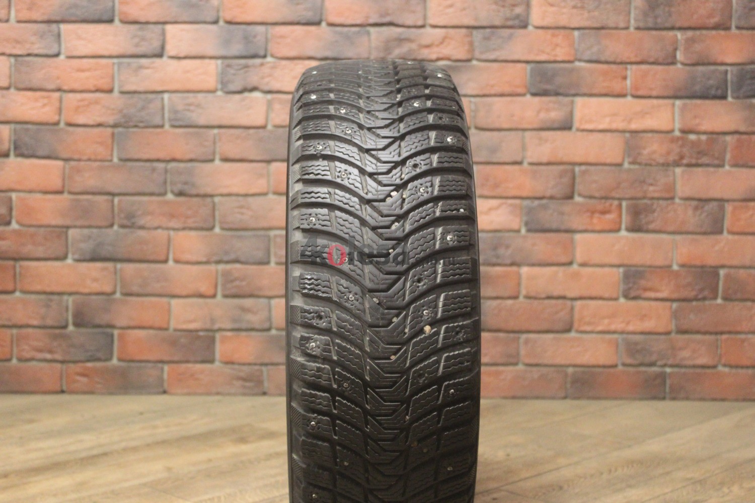 Зимние шипованные шины R16 205/60 Michelin X-Ice North 3 бу (6-7 мм.) остаток шипов 70-100%