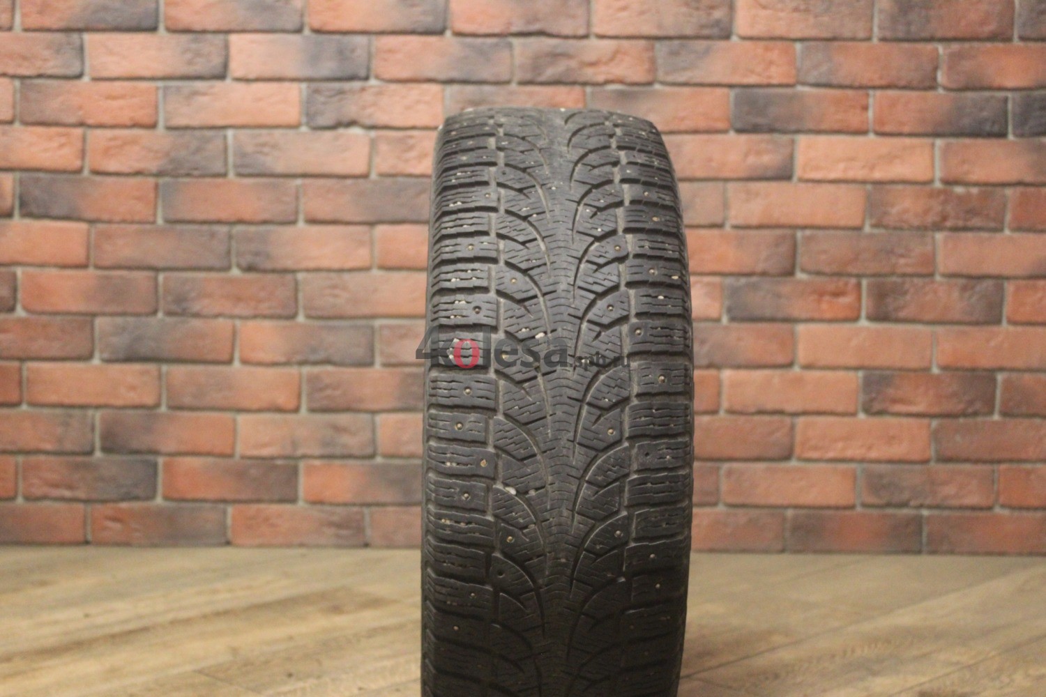 Зимние шипованные шины R16 205/55 Pirelli Winter Carving Edge бу (4-5 мм.) остаток шипов 70-100%