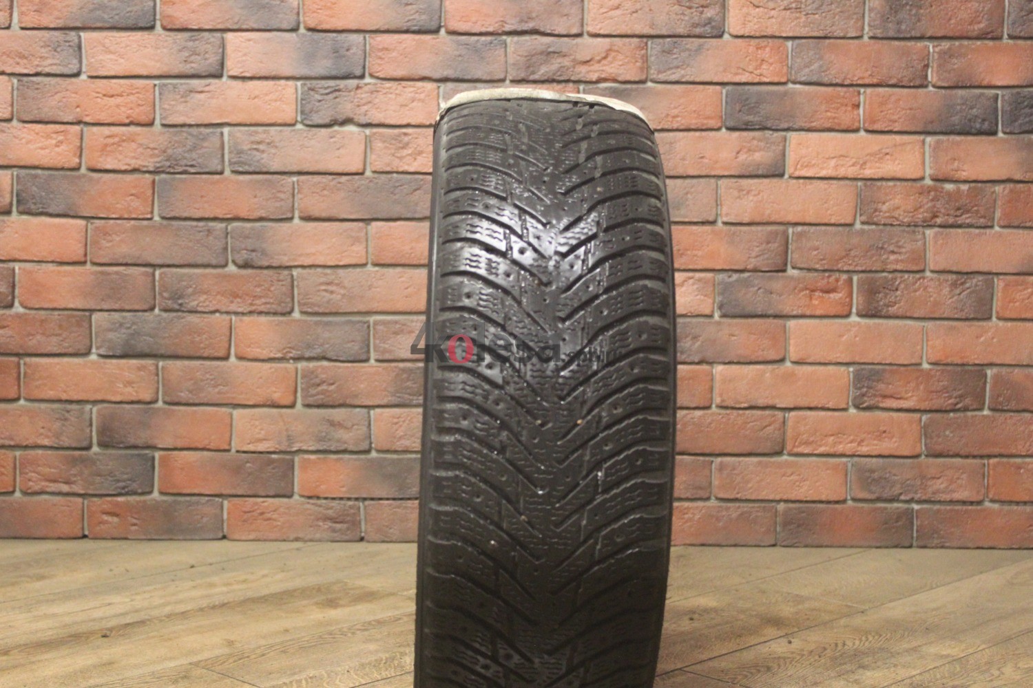 Зимние шипованные шины R16 205/55 Nokian Tyres Hakkapeliitta 8 бу (4-5 мм.) остаток шипов 0-25%