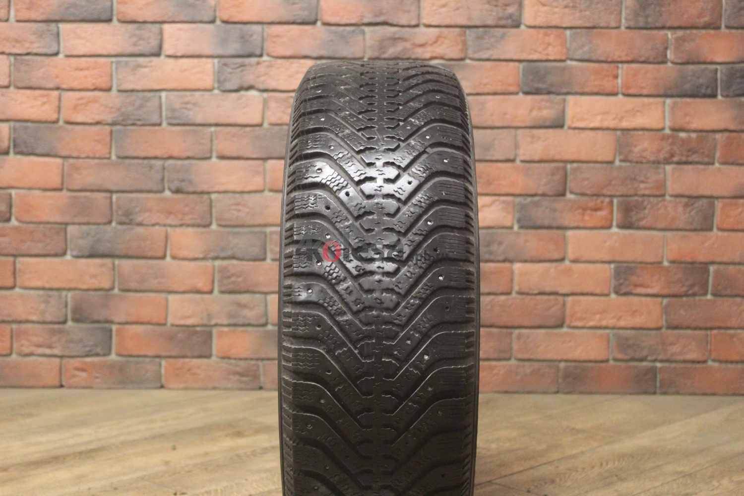 Зимние шипованные шины R16 205/60 Dunlop SP ICE RESPONSE бу (4-5 мм.) остаток шипов 0-25%